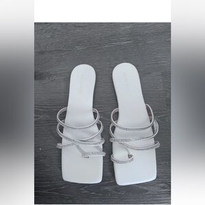 NEW Azalea Wang White Leather Crystal Flat Thong Open Toe Sandals size 8